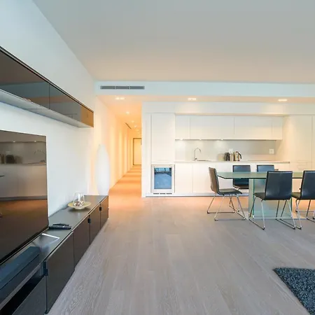 Lakefront Private Parking And Pool Appartement